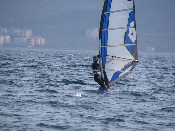 Druzenje uz surf i kite na plazi Makarska u Sukosanu Druzenje uz surf i kite na plazi Makarska u Sukosanu