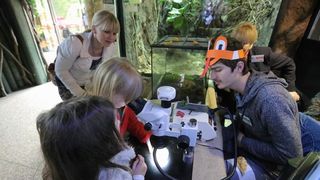 U Zooloskom vrtu u Zagrebu obiljezen Zablji dan u sklopu kojeg su se odrzavale razne radionice, a zainteresirani posjetitelji mogli su i dirati zabe. Photo: Tomislav Miletic/PIXSELL