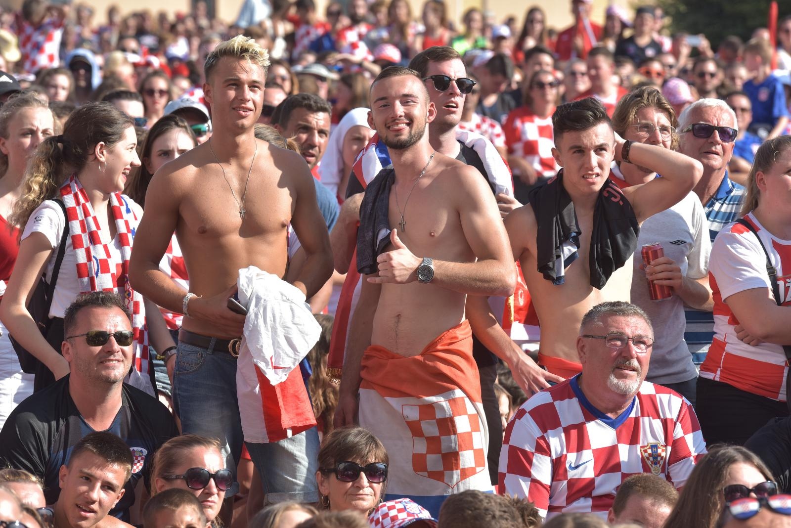 Tisuće Zadrana na Forumu navijalo za Vatrene u finalu Svjetskog prvenstva Tisuće Zadrana na Forumu navijalo za Vatrene u finalu Svjetskog prvenstva