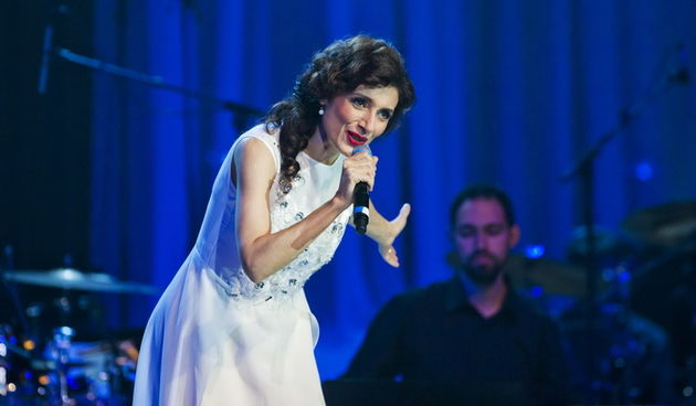 Zagreb, 291012.
Povodom 30 godina karijere Doris Dragovic odrzala je veliki humanitarni koncert u KD Vatroslav Lisinski ciji je sav prihod namijenjen za kupnju respiratora za odjel intezivnog lijecenja u Klaicevoj djecjoj bolnici.
Na fotografiji: Doris Dr