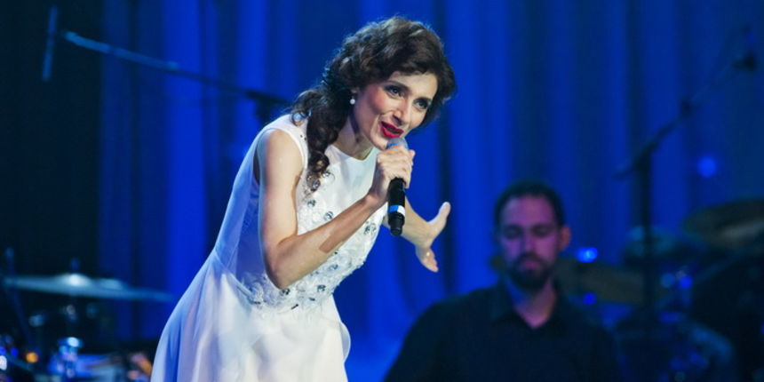 Zagreb, 291012.
Povodom 30 godina karijere Doris Dragovic odrzala je veliki humanitarni koncert u KD Vatroslav Lisinski ciji je sav prihod namijenjen za kupnju respiratora za odjel intezivnog lijecenja u Klaicevoj djecjoj bolnici.
Na fotografiji: Doris Dr Zagreb, 291012.
Povodom 30 godina karijere Doris Dragovic odrzala je veliki humanitarni koncert u KD Vatroslav Lisinski ciji je sav prihod namijenjen za kupnju respiratora za odjel intezivnog lijecenja u Klaicevoj djecjoj bolnici.
Na fotografiji: Doris Dr