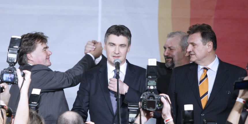 Zagreb, 041211.
Parlamentarni izbori 2011.
Muzej suvremene umjetnosti.
Pracenje izbornih rezultata u izbornom stozeru Kukuriku koalicije SDP – HNS – IDS – HSU.
Na slici: Pobjednicko slavlje, Ivan Jakovcic, Zoran Milanovic, Radimir Cacic i Silvano Hrelja. Zagreb, 041211.
Parlamentarni izbori 2011.
Muzej suvremene umjetnosti.
Pracenje izbornih rezultata u izbornom stozeru Kukuriku koalicije SDP – HNS – IDS – HSU.
Na slici: Pobjednicko slavlje, Ivan Jakovcic, Zoran Milanovic, Radimir Cacic i Silvano Hrelja.