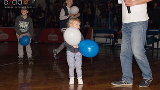 Humanitarno gledanje utakmice Zadar-Cibona (85-84) u Jazinama Humanitarno gledanje utakmice Zadar-Cibona (85-84) u Jazinama