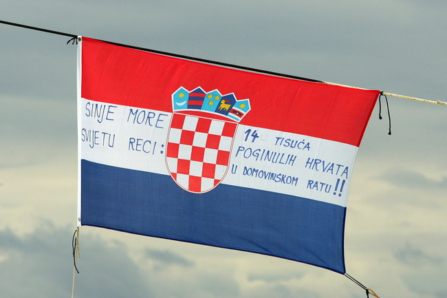 Umag, Savudrija, 071109.
Ribarski konvoj organiziran zbog protivljenja arbitraznom sporazumu sa Slovenijom smatrajuci da bi njegovom primjenom Hrvatska mogla ostati bez dijela svog teritorijalnog mora juznije od crte sredine Savudrijske vale. Prosvjedoval Umag, Savudrija, 071109.
Ribarski konvoj organiziran zbog protivljenja arbitraznom sporazumu sa Slovenijom smatrajuci da bi njegovom primjenom Hrvatska mogla ostati bez dijela svog teritorijalnog mora juznije od crte sredine Savudrijske vale. Prosvjedoval