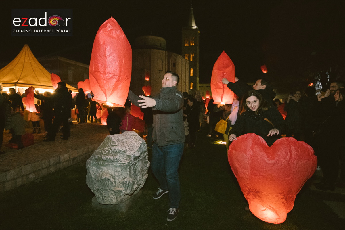 Humanitarni svjetlosni spektakl “Zaželi ljubav 2018.” @ Forum