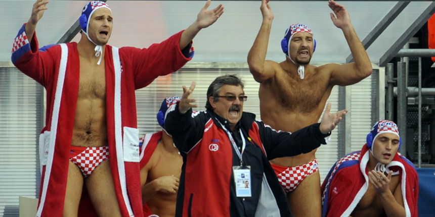 Zagreb, 070910. Bazen na Savi. 29. Europsko Prvenstvo u vaterpolu, prva polufinalna susret izmedju Hrvatske i Srbije. Na slici: Ratko Rudic izbornik na klupi. Foto: Drago Sopta / CROPIX Zagreb, 070910. Bazen na Savi. 29. Europsko Prvenstvo u vaterpolu, prva polufinalna susret izmedju Hrvatske i Srbije. Na slici: Ratko Rudic izbornik na klupi. Foto: Drago Sopta / CROPIX