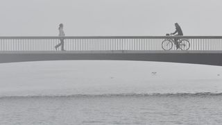 Zadar već treći dan okovan gustom maglom. Foto: Dino Stanin/Pixsell