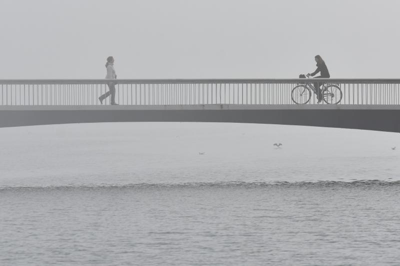 Zadar već treći dan okovan gustom maglom. Foto: Dino Stanin/Pixsell
