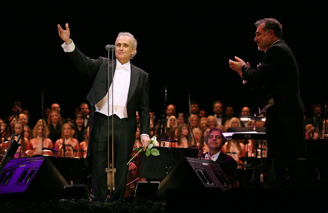 Zagreb, 191209.
U Areni Zagreb odrzan je humanitarni koncert naziva Korak u zivot u svrhu prikupljanja novca za skolovanje djece iz djecjih domova. Nastupili su Jose Carreras, Tony Cetinski i Celine Byrne.
Na slici: Jose Carreras i dirigent Ivo Lipanovic. Zagreb, 191209.
U Areni Zagreb odrzan je humanitarni koncert naziva Korak u zivot u svrhu prikupljanja novca za skolovanje djece iz djecjih domova. Nastupili su Jose Carreras, Tony Cetinski i Celine Byrne.
Na slici: Jose Carreras i dirigent Ivo Lipanovic.