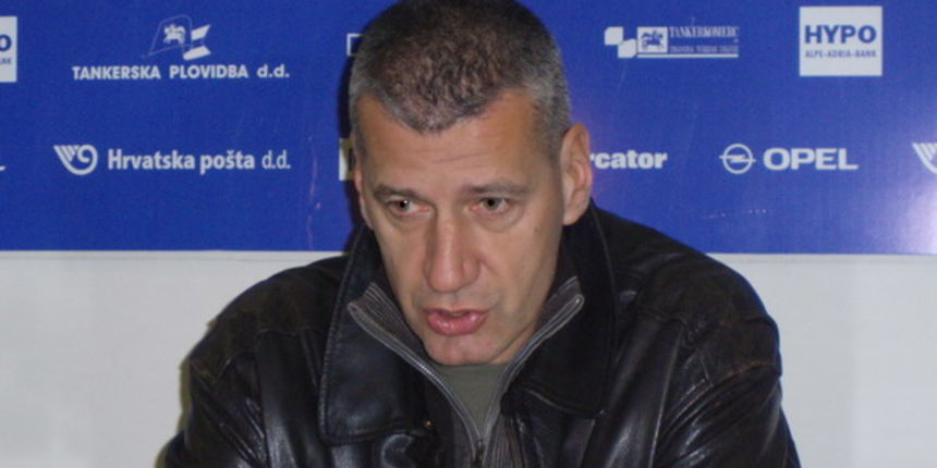 Aco Petrovic, presica pred Hemofarm 30.11.07. Aco Petrovic, presica pred Hemofarm 30.11.07.