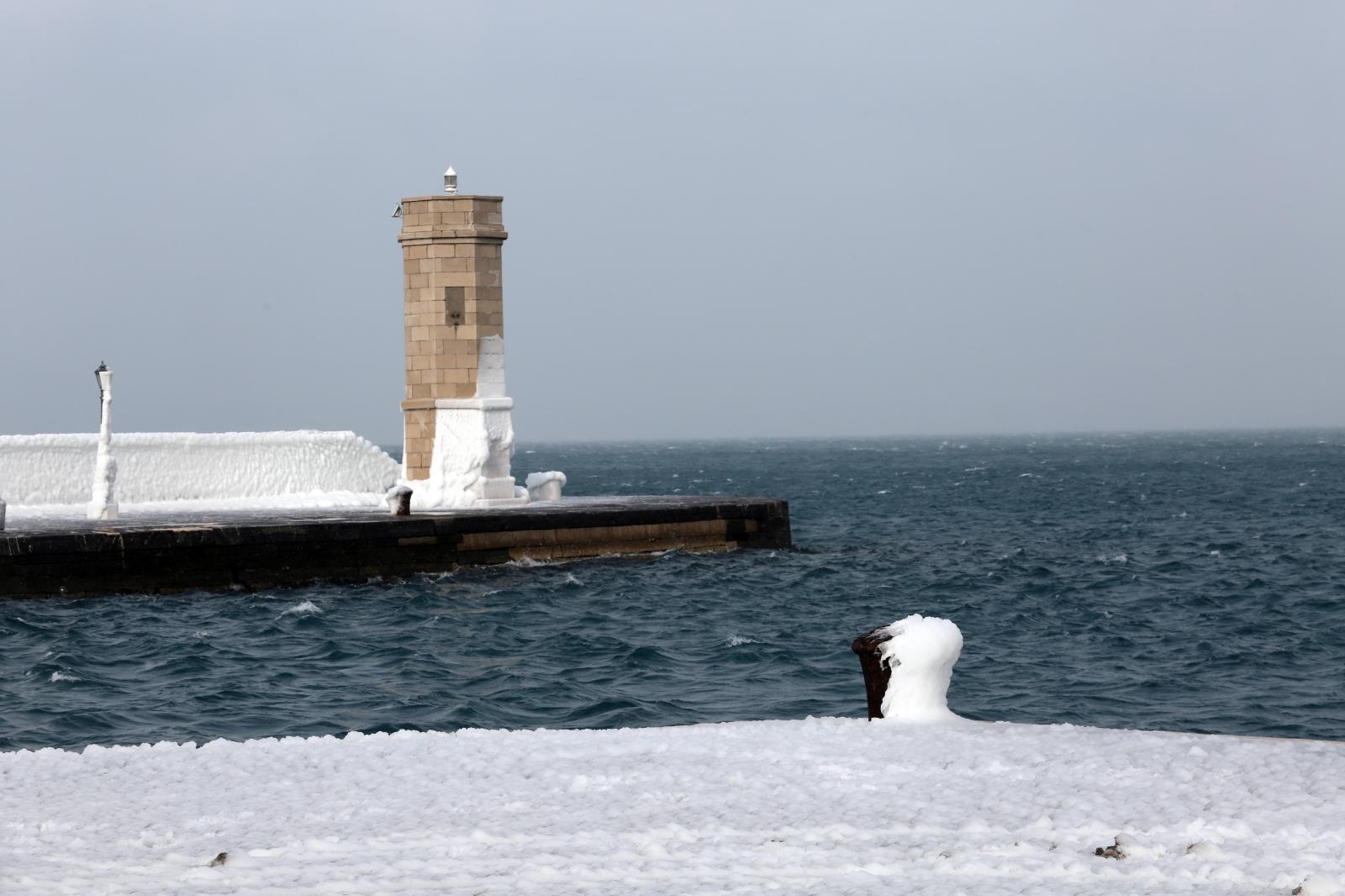 Zaleđeno more i čudesne ledene skulpture na senjskoj rivi
