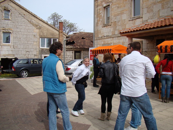 Humanitani uskrsni konvoj Zadar – Oklaj