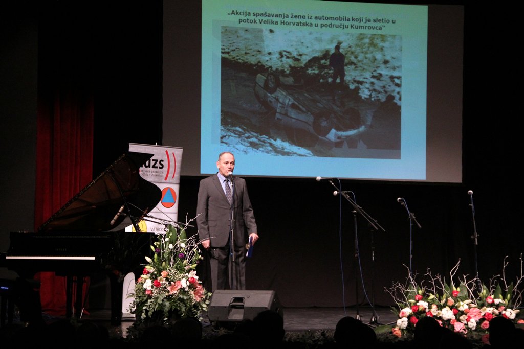 HNK Zadar: Dodjela priznanja za ”Naročiti pothvat u zaštiti i spašavanju” foto: I. Perinčić HNK Zadar: Dodjela priznanja za ”Naročiti pothvat u zaštiti i spašavanju” foto: I. Perinčić