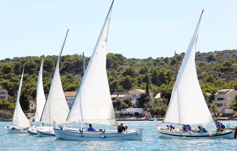 Betina: Regata na latinsko idro “Za dušu i tilo”. Photo: Duško Jaramaz/PIXSELL