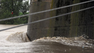 Rijeka Krapina se izlila iz svog korita nakon nekoliko dana neprekinutih kiša te je poplavila kuće i podrume u Zaprešiću, a vodostaj rijeke Save i dalje raste, Foto: Damir Krajac / CROPIX