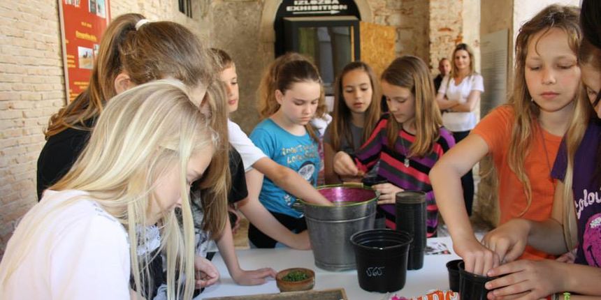 Petaši OŠ Stanovi sudjelovali na radionici “Od sjemenke do biljke”, foto: facebook/nmz