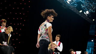 Zagreb, 250911.
U Areni Zagreb 24. i 25.09. odrzava se Beauty i Lifestyle Show, sajam ljepote.
Najveci show danas napravili su sarajevski frizeri.
Na slici: Sarajevo hair show.
Foto: Neja Markicevic / CROPIX Zagreb, 250911.
U Areni Zagreb 24. i 25.09. odrzava se Beauty i Lifestyle Show, sajam ljepote.
Najveci show danas napravili su sarajevski frizeri.
Na slici: Sarajevo hair show.
Foto: Neja Markicevic / CROPIX