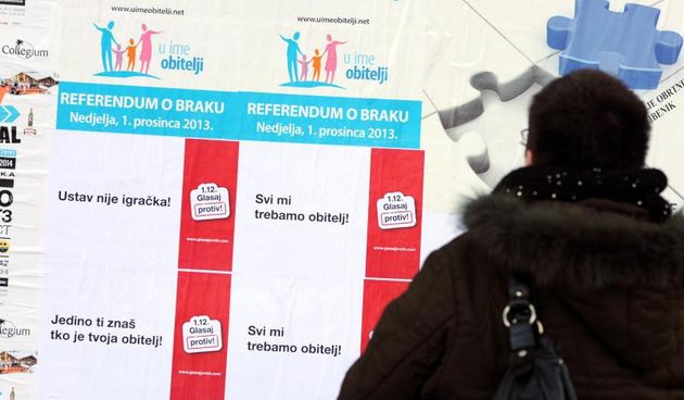 28.11.2013., Sibenik – Gradjanske akcije U ime obitelji i Gradjani glasaju protiv plakatima pozivaju na izlazak na referendum o braku. Photo: Hrvoje Jelavic/PIXSELL Autor  Hrvoje Jelavic/PIXSELL KLJUČNE RIJEČI  plakat, Gradjanska akcija, plakati, U ime