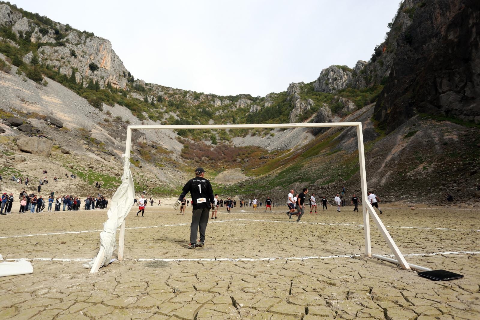 Utakmica na dnu jezera