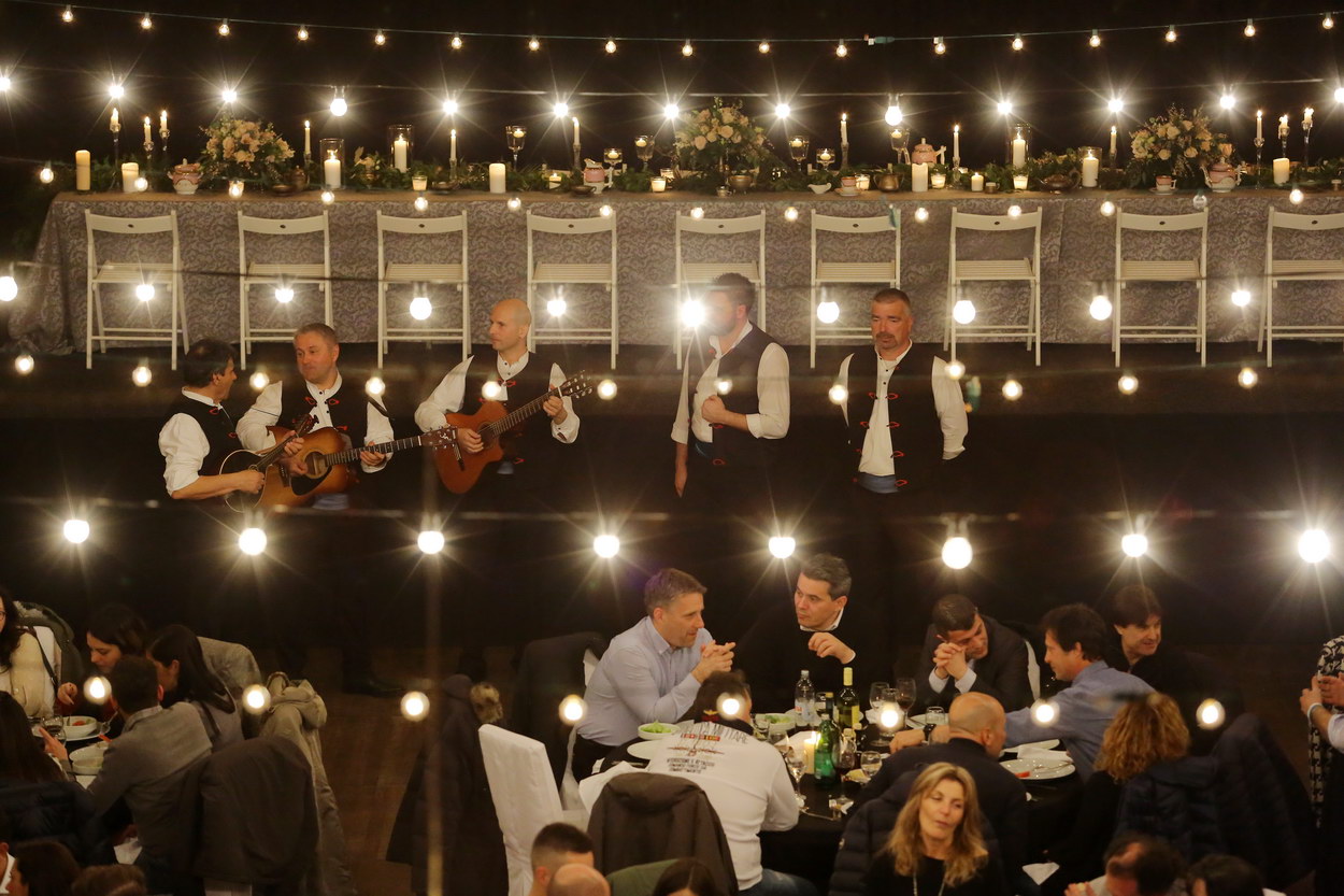 Talijanski agenti i novinari na gala večeri u Arsenalu