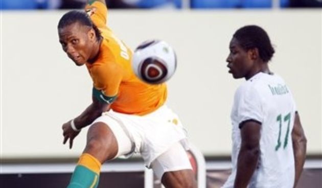 Drogba i Kere, Foto: AP Photo