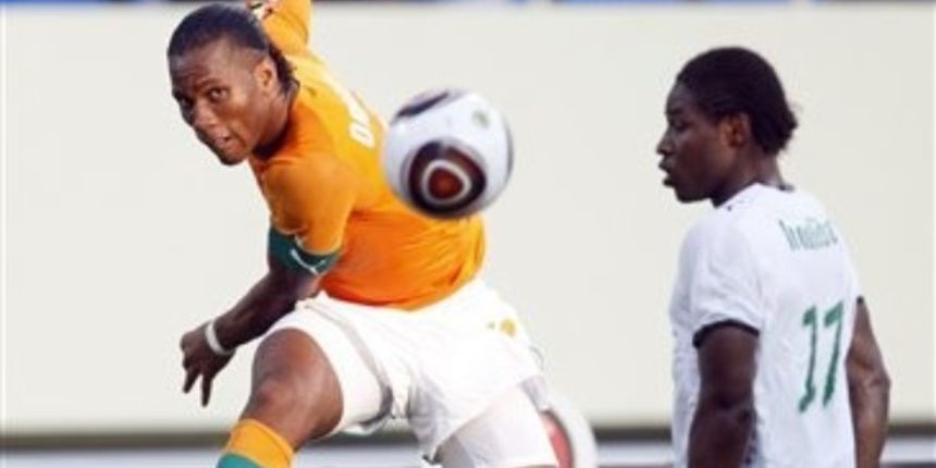 Drogba i Kere, Foto: AP Photo Drogba i Kere, Foto: AP Photo