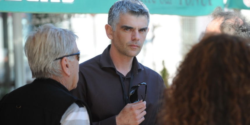 Zadar, 140511.
U sklopu dana Porina u Biogradu u kaficu Tonci na biogradskoj rivi je odrzan popdnevni koktel party (razgovor sa autorima).
Na fotografiji: Milan Majerovic Stilinovic.
Foto: Andrija Lucic / Cropix