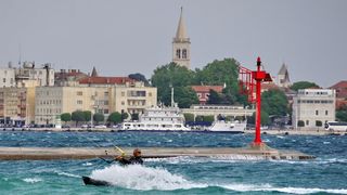 Na krilima juga: surferi i kiteri uživaju na Vitrenjaku