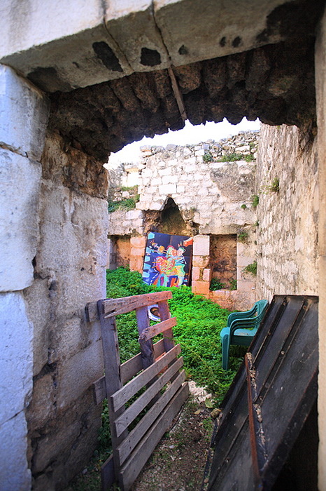 Vrana: Maskovica han, Foto: Leo Banic Vrana: Maskovica han, Foto: Leo Banic