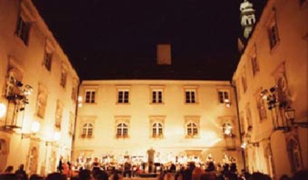 Klovićevi dvori(Foto:kompasdmc.com)