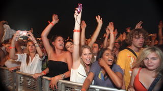 Zrce, 090711.
Na prvom hrvatskom Big Beach partyju na plazi Zrce nastupio je Fatboy Slim pred oko 10 tisuca posjetitelja. Fatboy Slim, DJ za siroke narodne mase. Svo vrijeme dvosatnog nastupa drzao je publiku u visokom ritmu tako da je ona svo vrijeme ple Zrce, 090711.
Na prvom hrvatskom Big Beach partyju na plazi Zrce nastupio je Fatboy Slim pred oko 10 tisuca posjetitelja. Fatboy Slim, DJ za siroke narodne mase. Svo vrijeme dvosatnog nastupa drzao je publiku u visokom ritmu tako da je ona svo vrijeme ple