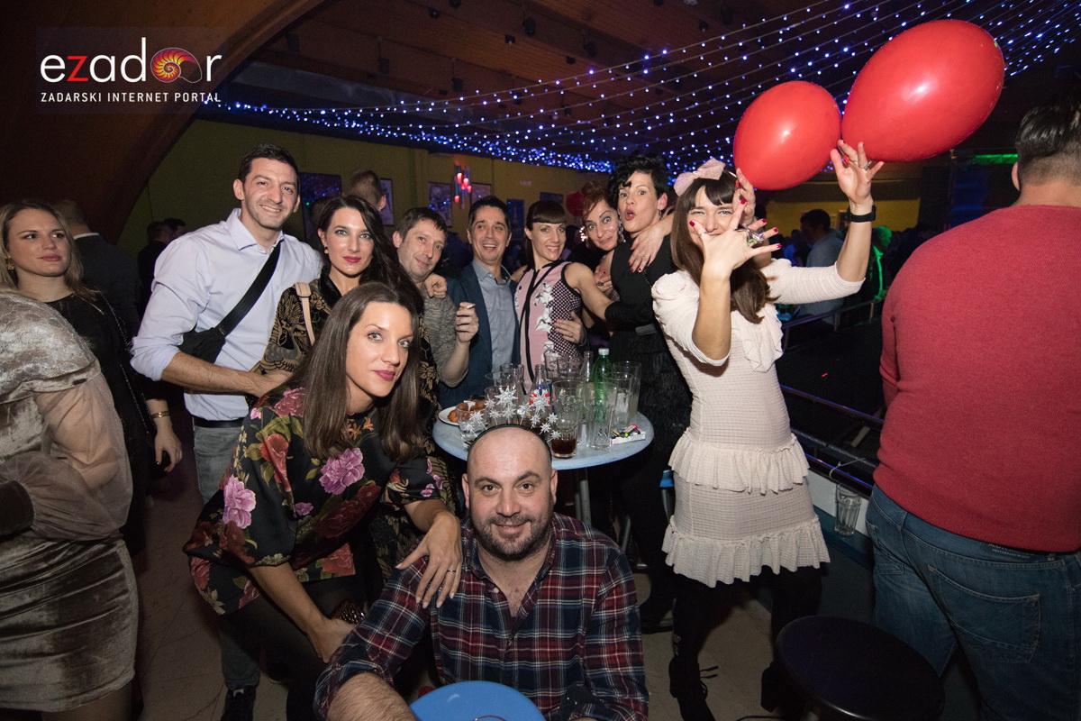 Ludnica u Saturnusu: Najbolji doček u svemiru i šire Ludnica u Saturnusu: Najbolji doček u svemiru i šire