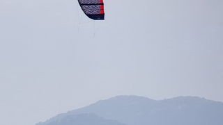 Guštanje surfera u jakom jugu Guštanje surfera u jakom jugu