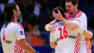 Vrsac, 160112.
Europsko prvenstvo u rukometu u Srbiji.
Prvo kolo, utakmica izmedju Hrvatske i Islanda.
Na slici: Ivano Balic, Manuel Strlek.
Foto: Drazen Aleksic / CROPIX Vrsac, 160112.
Europsko prvenstvo u rukometu u Srbiji.
Prvo kolo, utakmica izmedju Hrvatske i Islanda.
Na slici: Ivano Balic, Manuel Strlek.
Foto: Drazen Aleksic / CROPIX