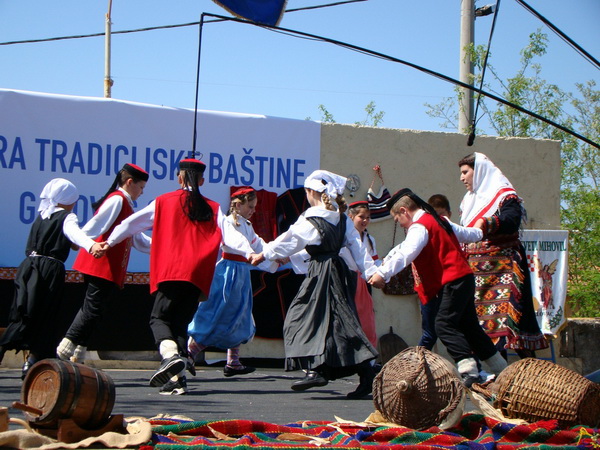 Galovac: Smotra  tradicijske baštine osnovnih i srednjih škola Zadarske županije. Foto: Marko Mane Ledenko