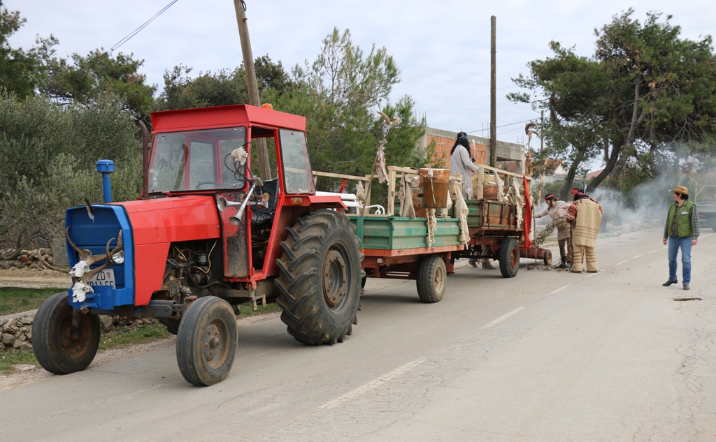 Virske maškare: Nedjelja u znaku zvijezdice Meri, Tota i Tempo Banda