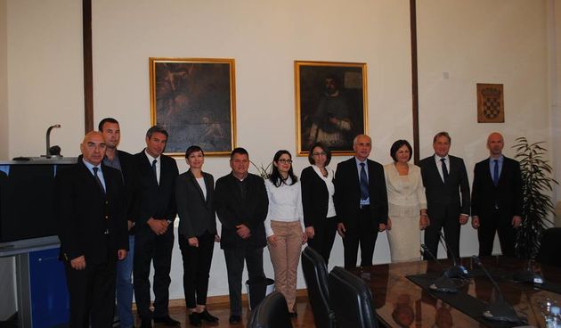 Župan Stipe Zrilić i gradonačelnik grada Zadra Božidar Kalmeta primili su u ponedjeljak, 2. studenog 2015. u Domu Zadarske županije ovogodišnje dobitnike priznanja na Danima hrvatskog turizma sa područja Zadarske županije