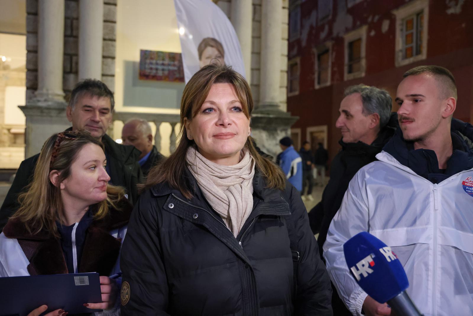 Vidović Krišto na Narodnom trgu prikuplja potpise za predsjedničku kandidaturu