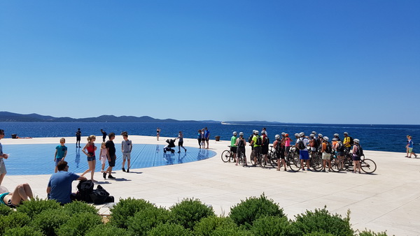 Đir uz more 19. srpnja 2016. – Uvala Draženica, kupalište Jadran, Moprske orgulje i Pozdrav suncu, zadarska riva… Foto: Mladen Malik Đir uz more 19. srpnja 2016. – Uvala Draženica, kupalište Jadran, Moprske orgulje i Pozdrav suncu, zadarska riva… Foto: Mladen Malik
