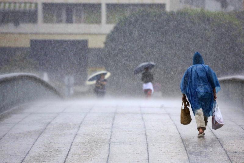 Opis  30.07.2014., Zadar – Ciklona Melisa jutros je na zadarsko podrucje donijela snazno nevrijeme praceno kisom i grmljavinom. Photo: Filip Brala/PIXSELL Autor  Filip Brala/PIXSELL Ključne riječi  ciklona, melisa, fronta, kisa, nevrijeme
