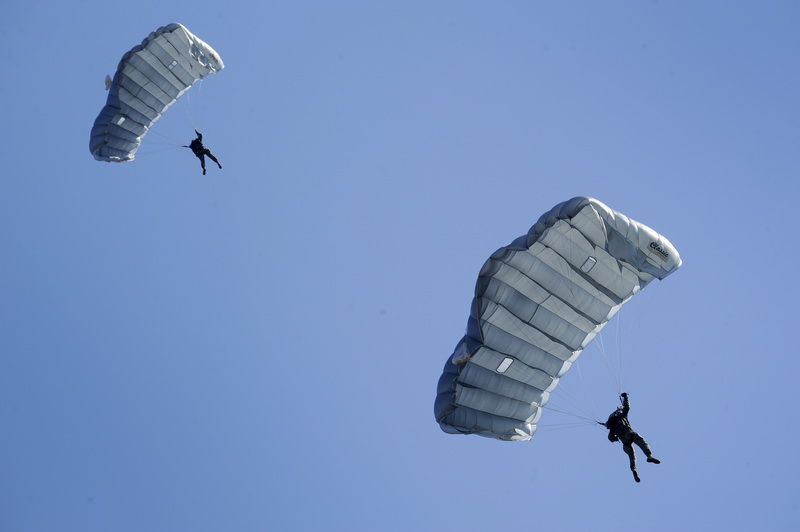 Zagreb, 030911.
Na aerodromu Lucko odrzan je XI. zagrebacki aeromiting.
Foto: Marko Miscevic / CROPIX Zagreb, 030911.
Na aerodromu Lucko odrzan je XI. zagrebacki aeromiting.
Foto: Marko Miscevic / CROPIX