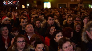 Tisuće Zadrana uživalo na krcatom Narodnom trgu i Tgu Petra Zoranića uz Tomislava Bralića i klapu Intrade Tisuće Zadrana uživalo na krcatom Narodnom trgu i Tgu Petra Zoranića uz Tomislava Bralića i klapu Intrade