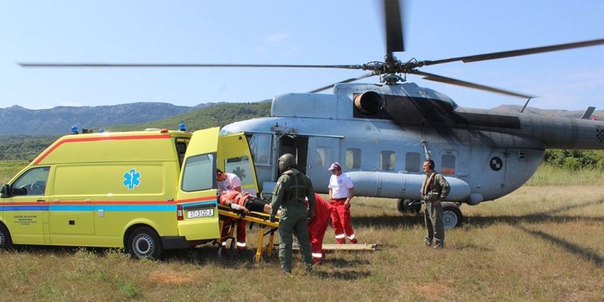 Posade HRZ i PZO-a tijekom vikenda prevezle sedam pacijenata, foto: HRZ i PZO Posade HRZ i PZO-a tijekom vikenda prevezle sedam pacijenata, foto: HRZ i PZO