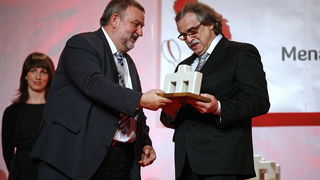 Zagreb, 161110.
U hotelu Westin odrzan je 20. susret CROMA 2010, na kojm su dodijeljene nagrade za najbolje menadzere i poduzetnike u ovoj godini. Dodijeljeno je 14 nagrada i plaketa.
Na slici: Vladimir Ferdelji, predsjednik CROMA-e urucuje nagradu Rajku Zagreb, 161110.
U hotelu Westin odrzan je 20. susret CROMA 2010, na kojm su dodijeljene nagrade za najbolje menadzere i poduzetnike u ovoj godini. Dodijeljeno je 14 nagrada i plaketa.
Na slici: Vladimir Ferdelji, predsjednik CROMA-e urucuje nagradu Rajku