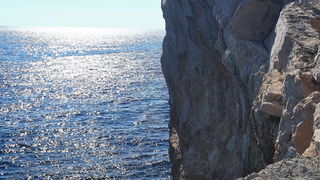 Dugi otok, 260609.
Dugi otok je jedva 1,5 sat udaljen od Zadra, jedan je od skrivenih Jadransih bisera. Sa raznolikom prirodom i plazama, cistim morem, on je namjenjen gostima koji vise cijene prirodu od zabave.
Na slici: jugoistocni dio Dugog otoka i naj