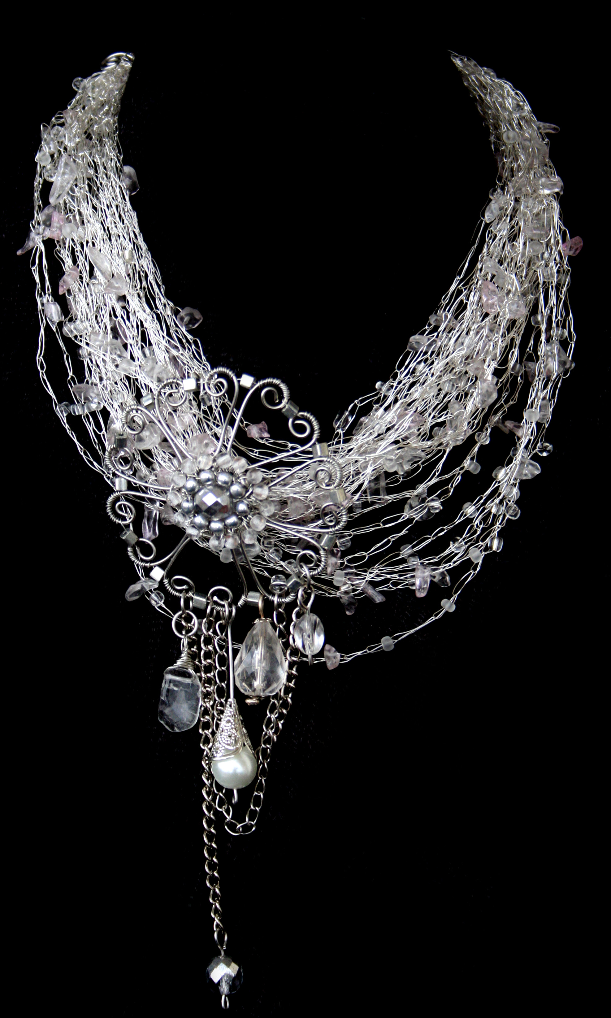 Izložba nakita u Muzeju antičkog stakla