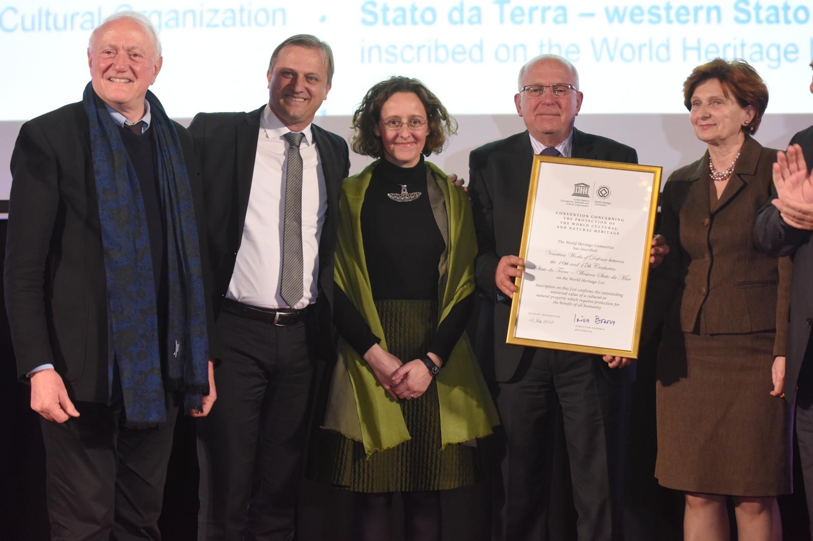 Gradonačelniku Zadra Branku Dukiću uručena povelja UNESCO-a