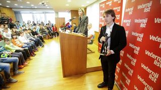 Luki Modriću u dječjoj bolnici u Klaićevoj uručena nagrada nogometaša godine, Photo: Petar Glebov/PIXSELL Luki Modriću u dječjoj bolnici u Klaićevoj uručena nagrada nogometaša godine, Photo: Petar Glebov/PIXSELL