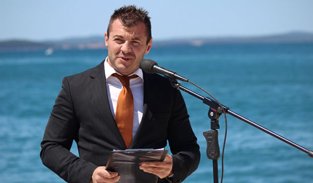 Svečanost polaganja J. Y. Costeau memorijalne ploče na Morskim orguljama