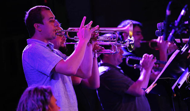 Zadar, .18.07.2012. snimio: Nenad Marčev 
Big band HRT-a 
JAZZ ORKESTAR HRT-a
Dirigent: maestro Saša Nestorović
Gosti: Marko Tolja, Martine Thomas i Davor Pekota 
Jazz i evergreen standardi 
18. ZADARSKO KAZALIŠNO LJETO 
Organizatori: 
Turistička zaj